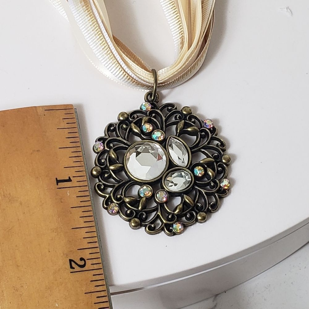Dramatic Ribbon Necklace With Large Dramatic Jeweled Pendant - Picture 6 of 7